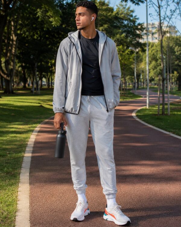 Sportlicher Athleisure-Look auf Deinem Foto mit KI
