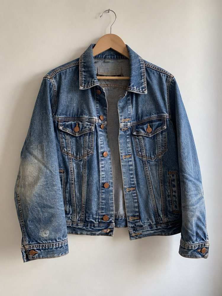 Vinted Photos With AI: Your Secondhand Clothes, Flaws and All