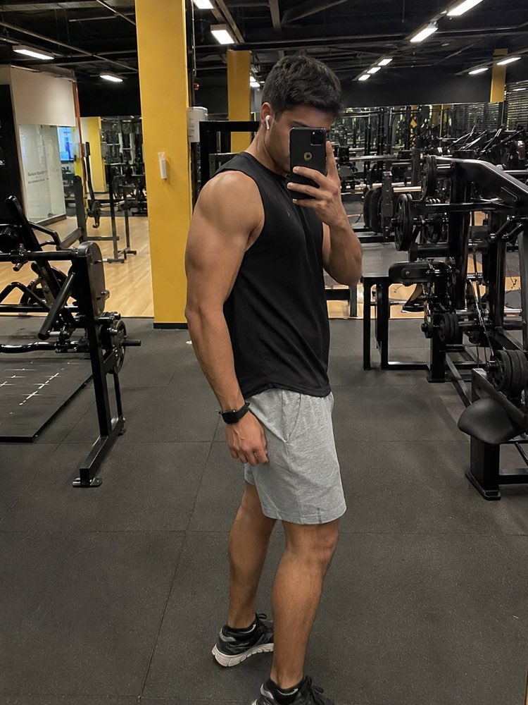 Selfie de Progression à la Salle de Sport