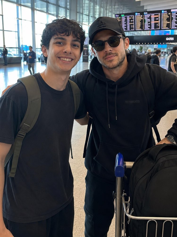 Incontro a Sorpresa con un Famoso in Aeroporto
