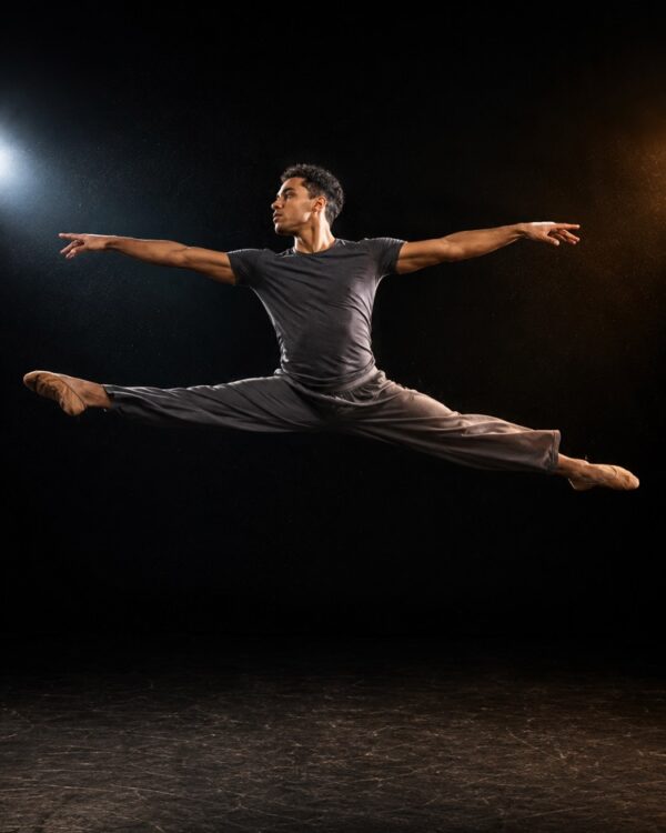 Ballerino in Salto nello Studio