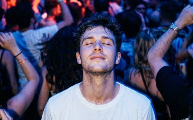 Vídeo de Boate em Câmera Lenta com IA