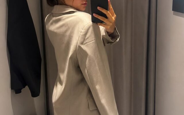 Try-on Haul no Provador em Foto Realista