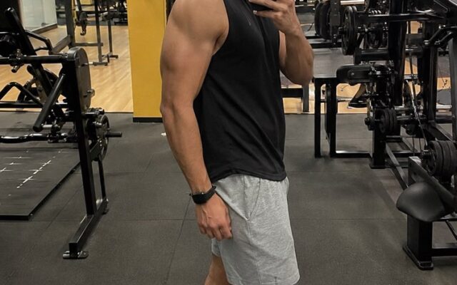 Selfie de Progresso na Academia em Foto Real